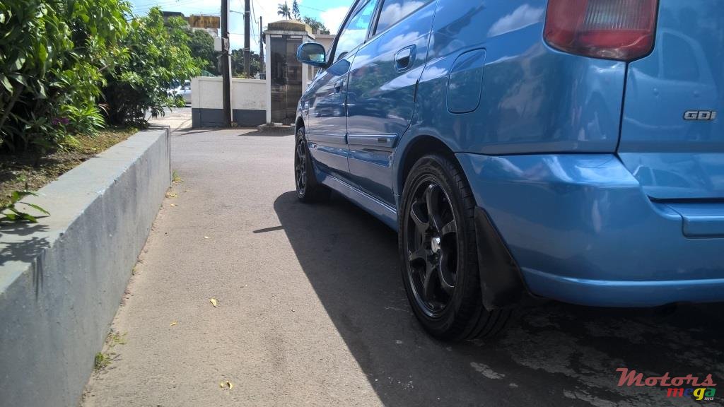 2001' Mitsubishi Space Star photo #2