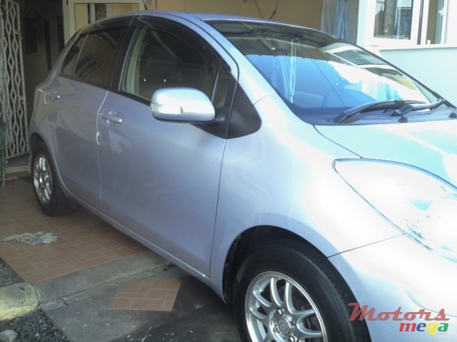 2009' Toyota Vitz photo #3
