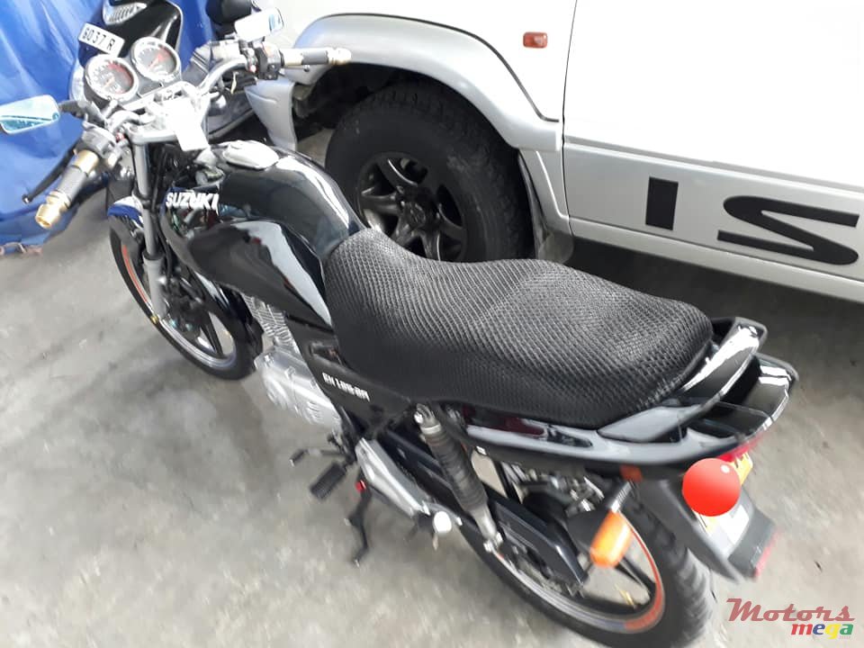 2011' Suzuki En photo #6