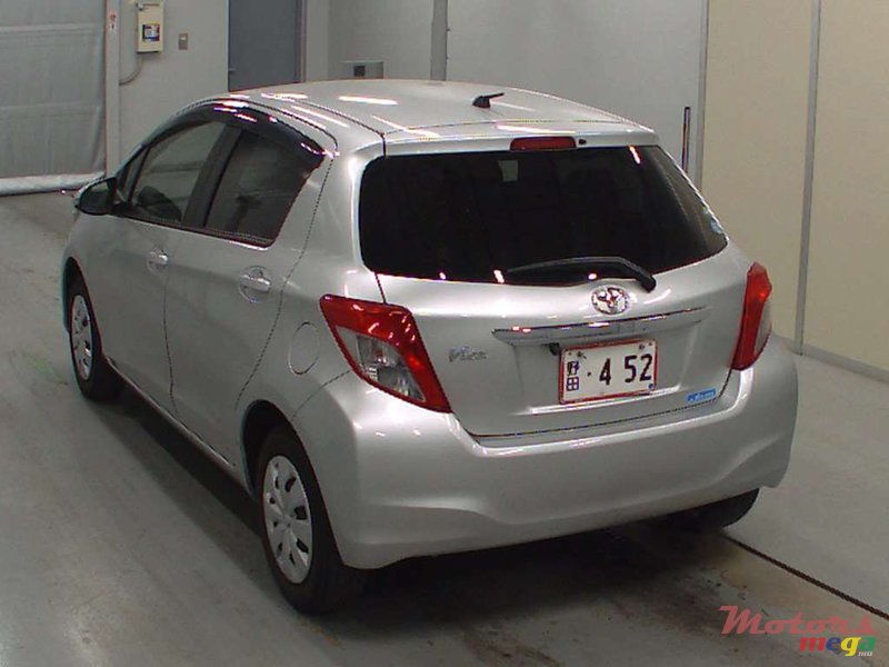 2014' Toyota Vitz photo #2