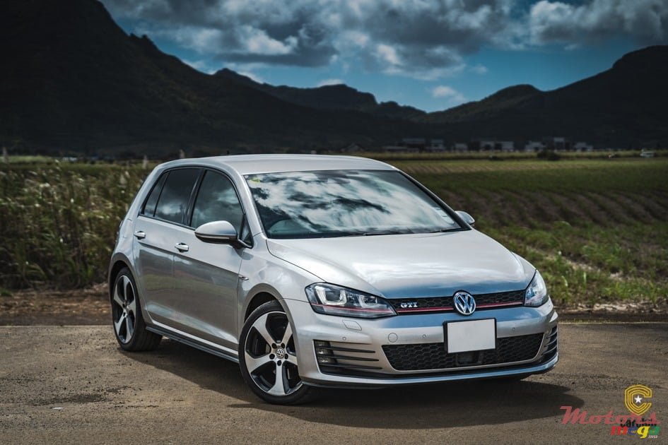 2014' Volkswagen Golf GTI photo #4
