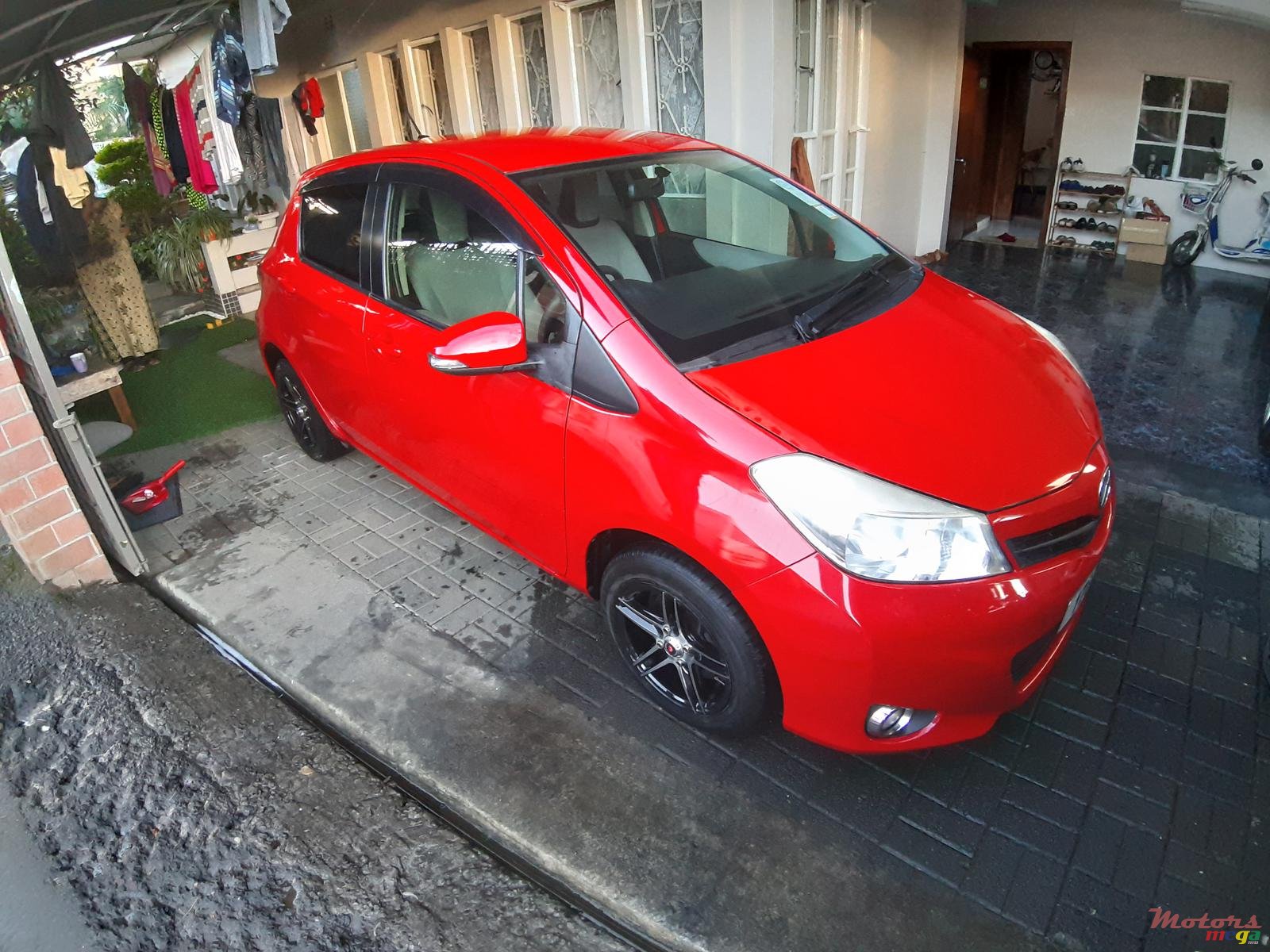 2012' Toyota Vitz photo #1