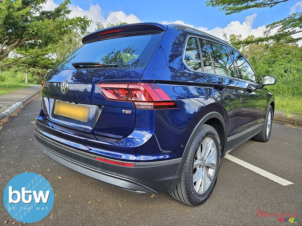 2017' Volkswagen Tiguan photo #4