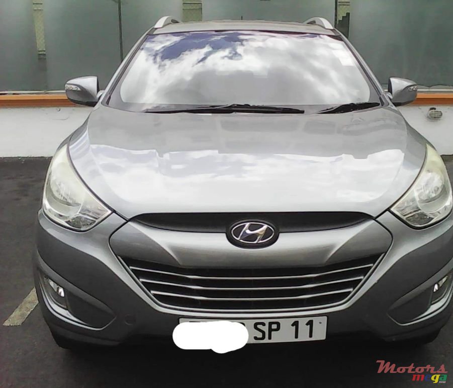 2011' Hyundai ix35 photo #1