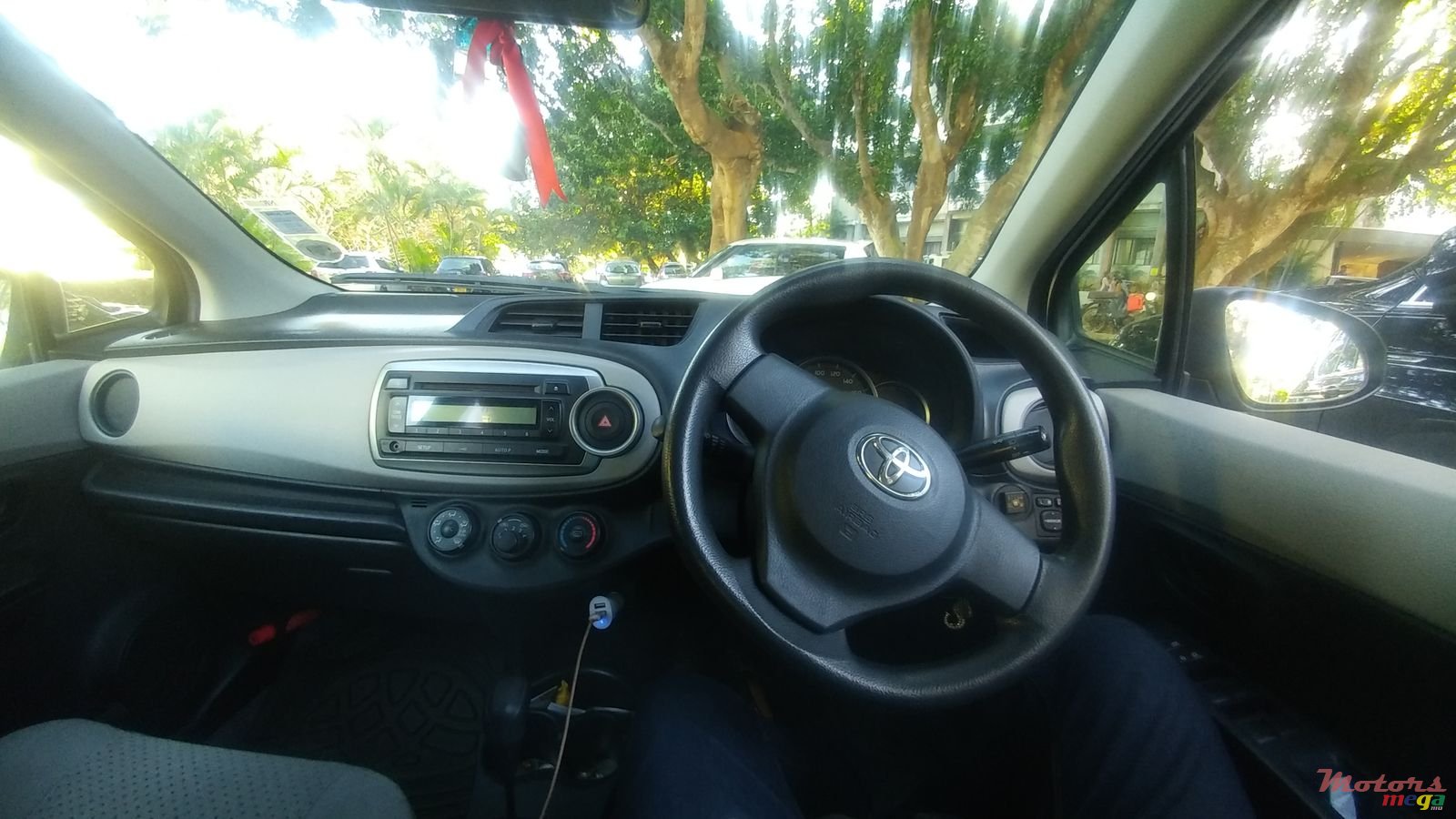 2012' Toyota Vitz photo #2