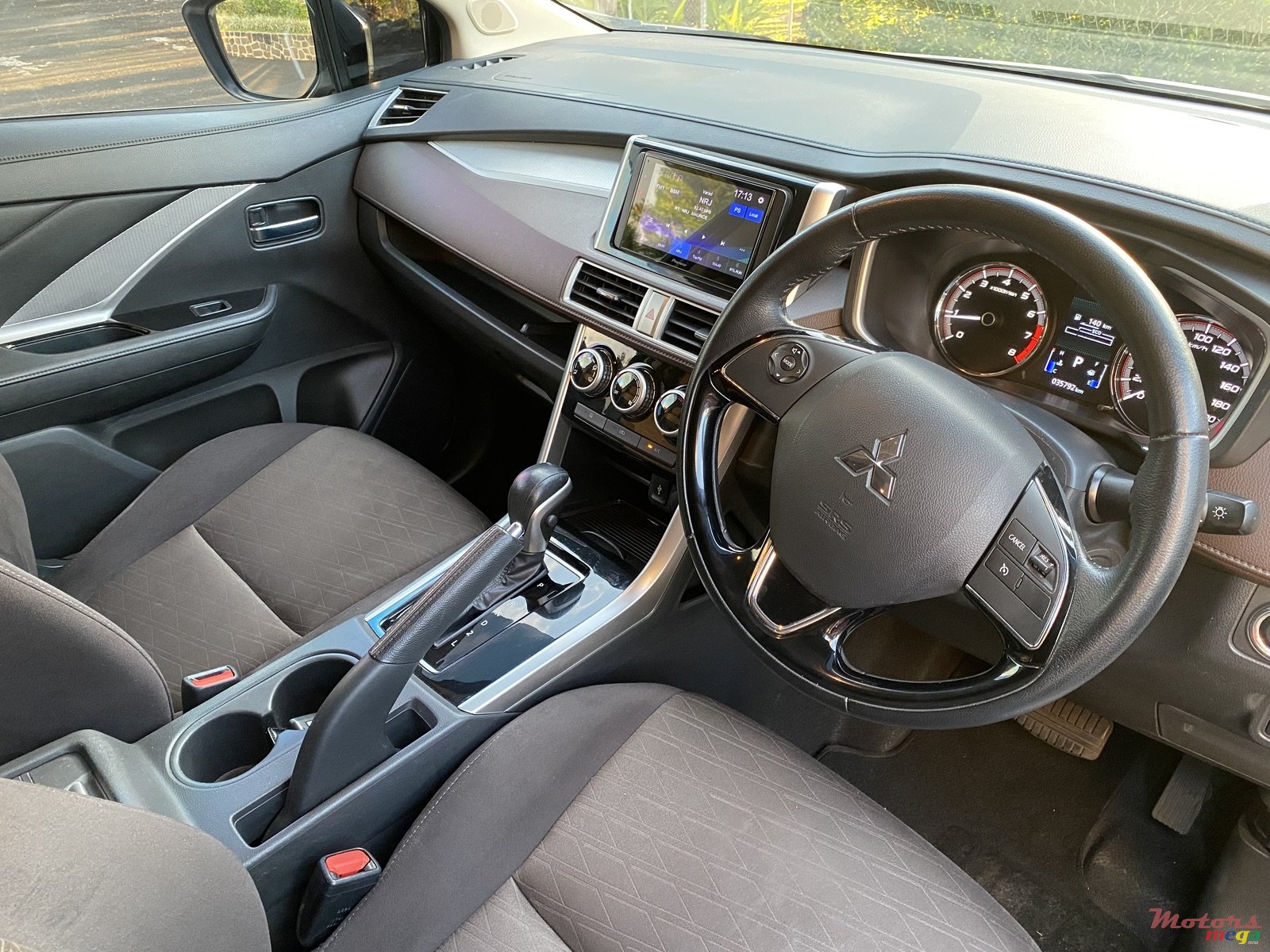 2021' Mitsubishi Expander Cross photo #6