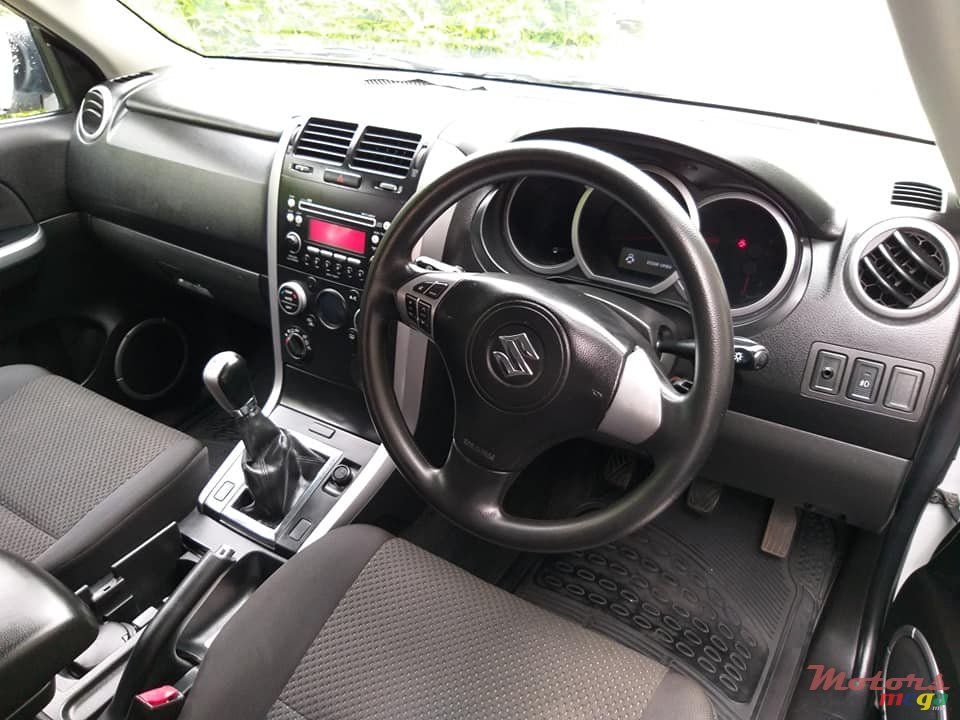 2010' Suzuki Grand Vitara 2.4L [ MANUAL ] photo #3