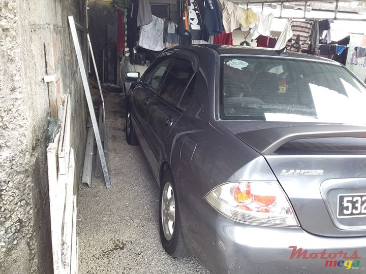 2005' Mitsubishi Lancer photo #3