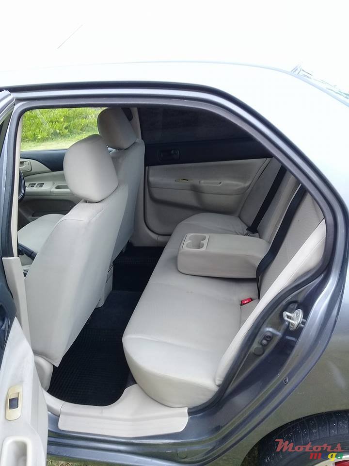 2011' Mitsubishi Lancer photo #5