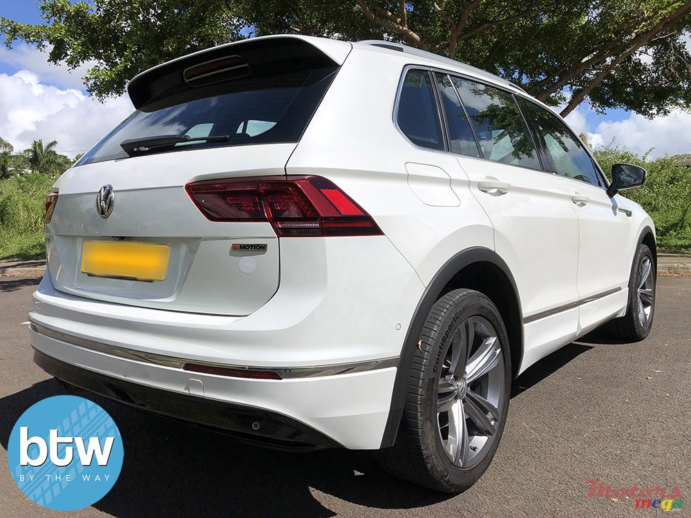 2019' Volkswagen Tiguan R-LINE photo #4