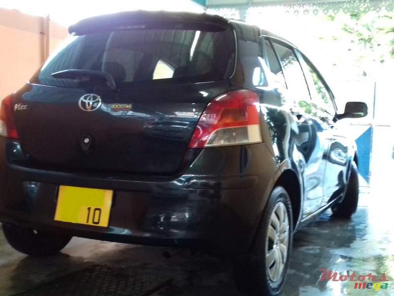 2010' Toyota Vitz 1.0 photo #2