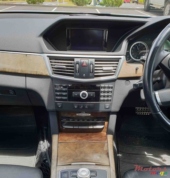 2011' Mercedes-Benz E-Class E350 photo #5