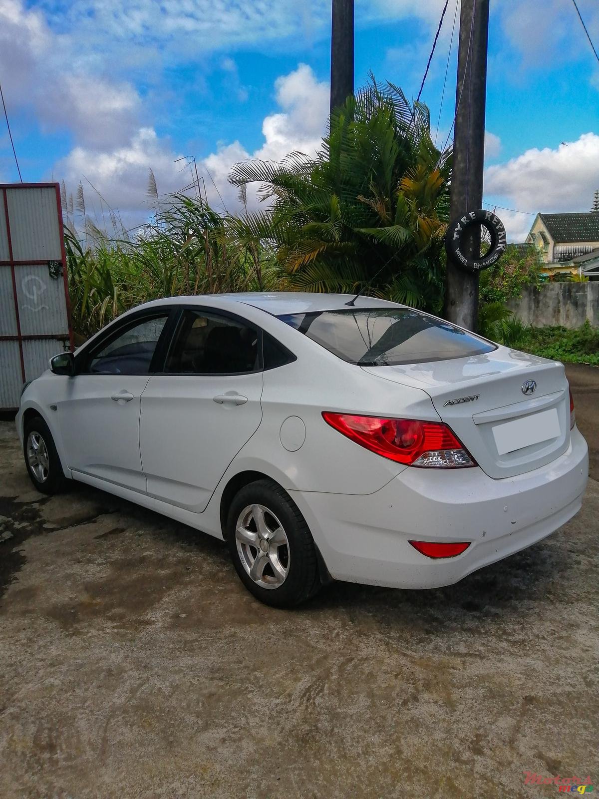 2014' Hyundai Accent photo #3