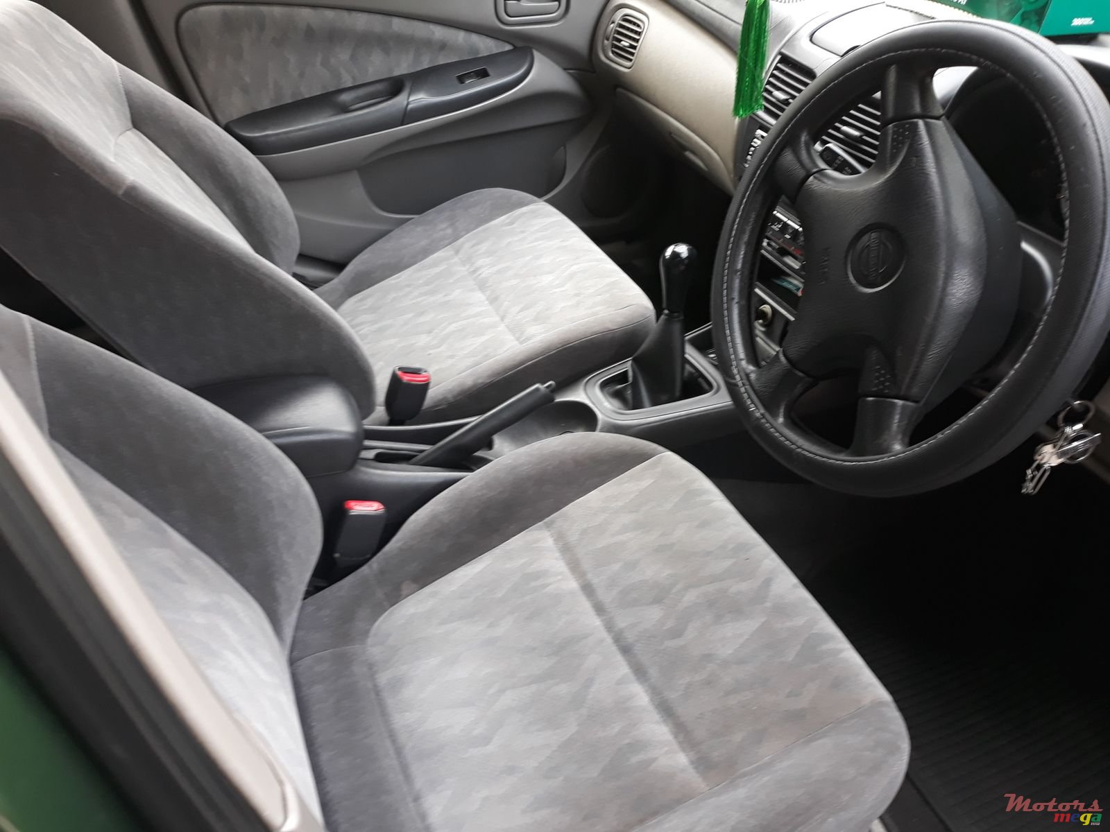 2000' Nissan Sunny photo #4