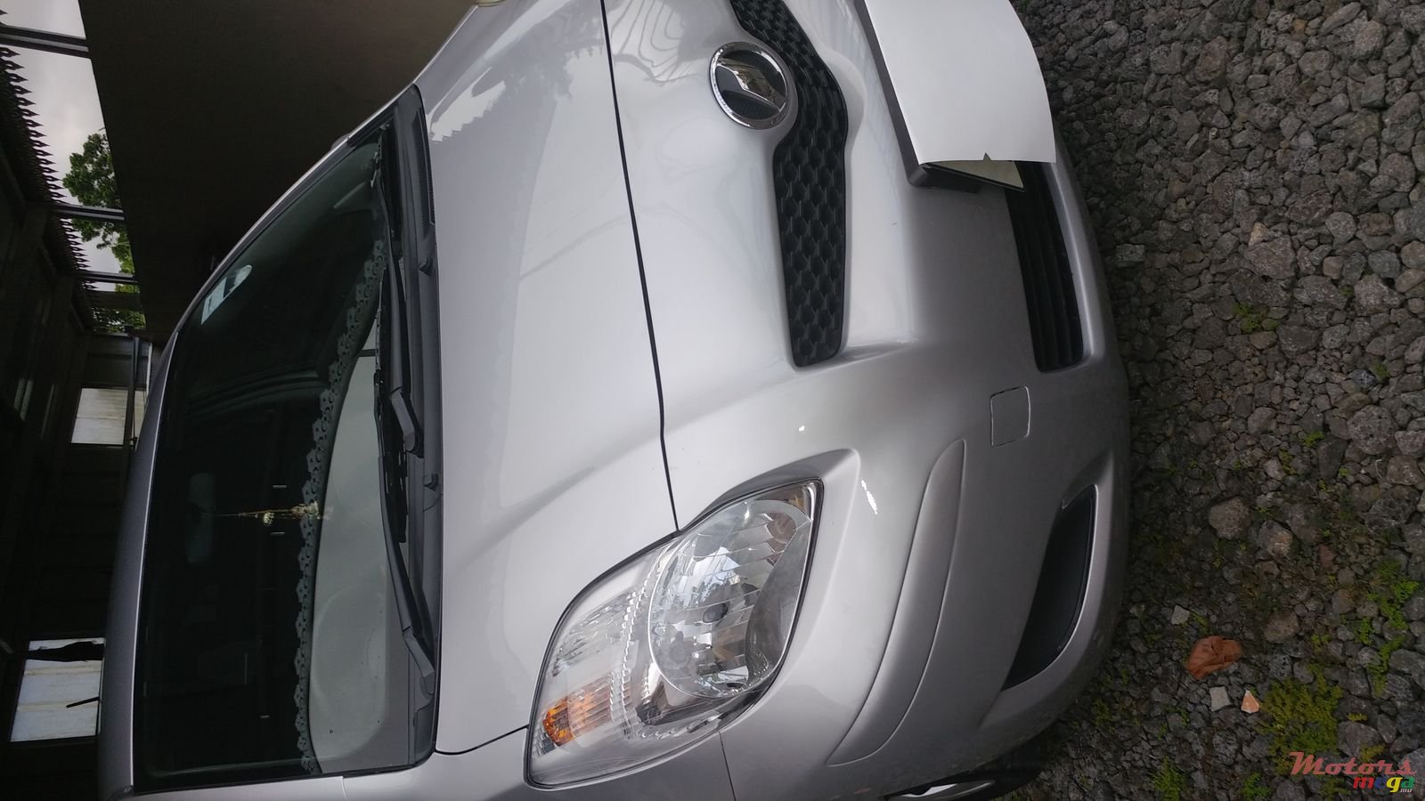 2008' Toyota Vitz photo #2