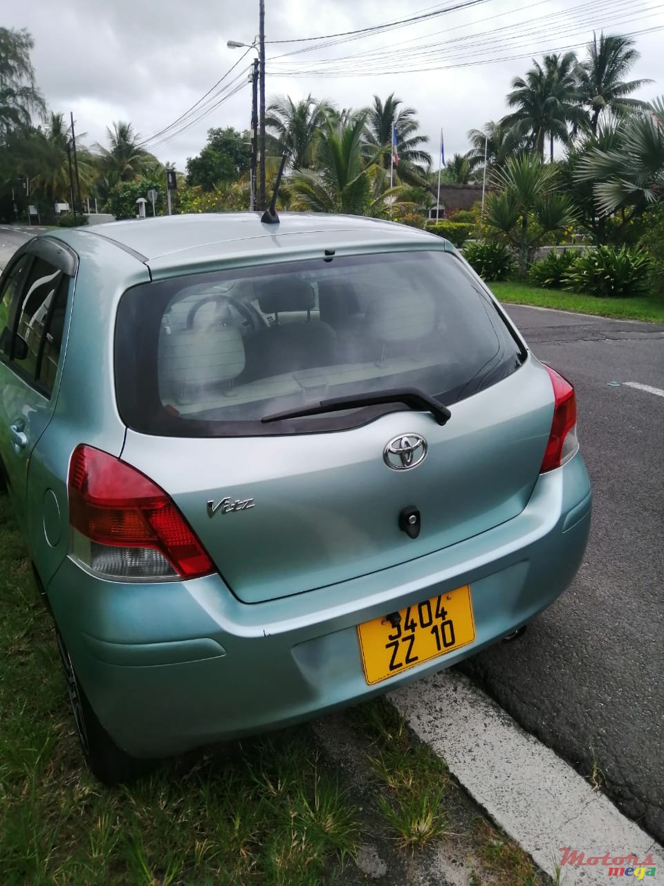 2010' Toyota Vitz photo #1