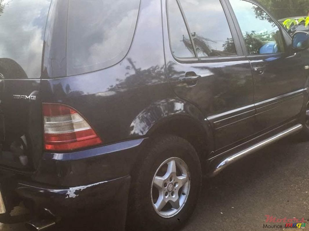 2001' Mercedes-Benz ML 270 photo #3