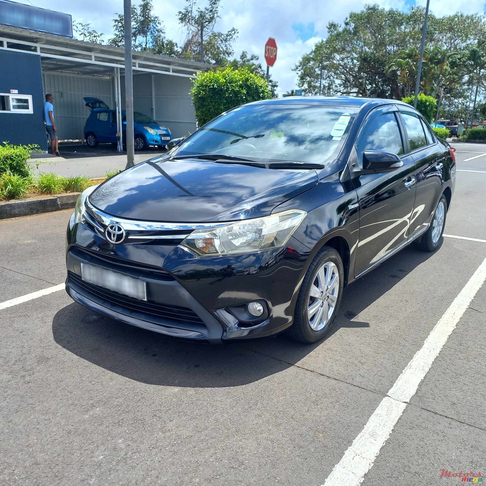 2015' Toyota Yaris photo #2