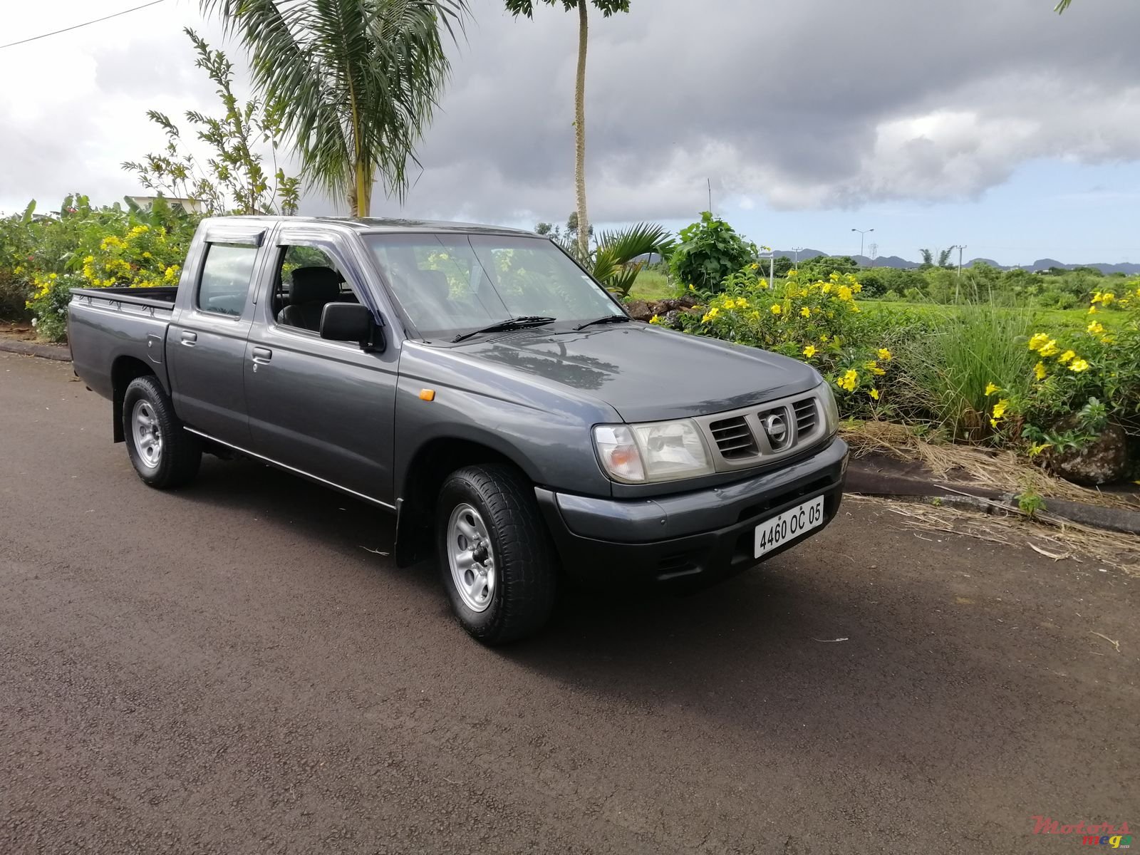 2005' Nissan Pickup Hardbody 4x2 photo #1