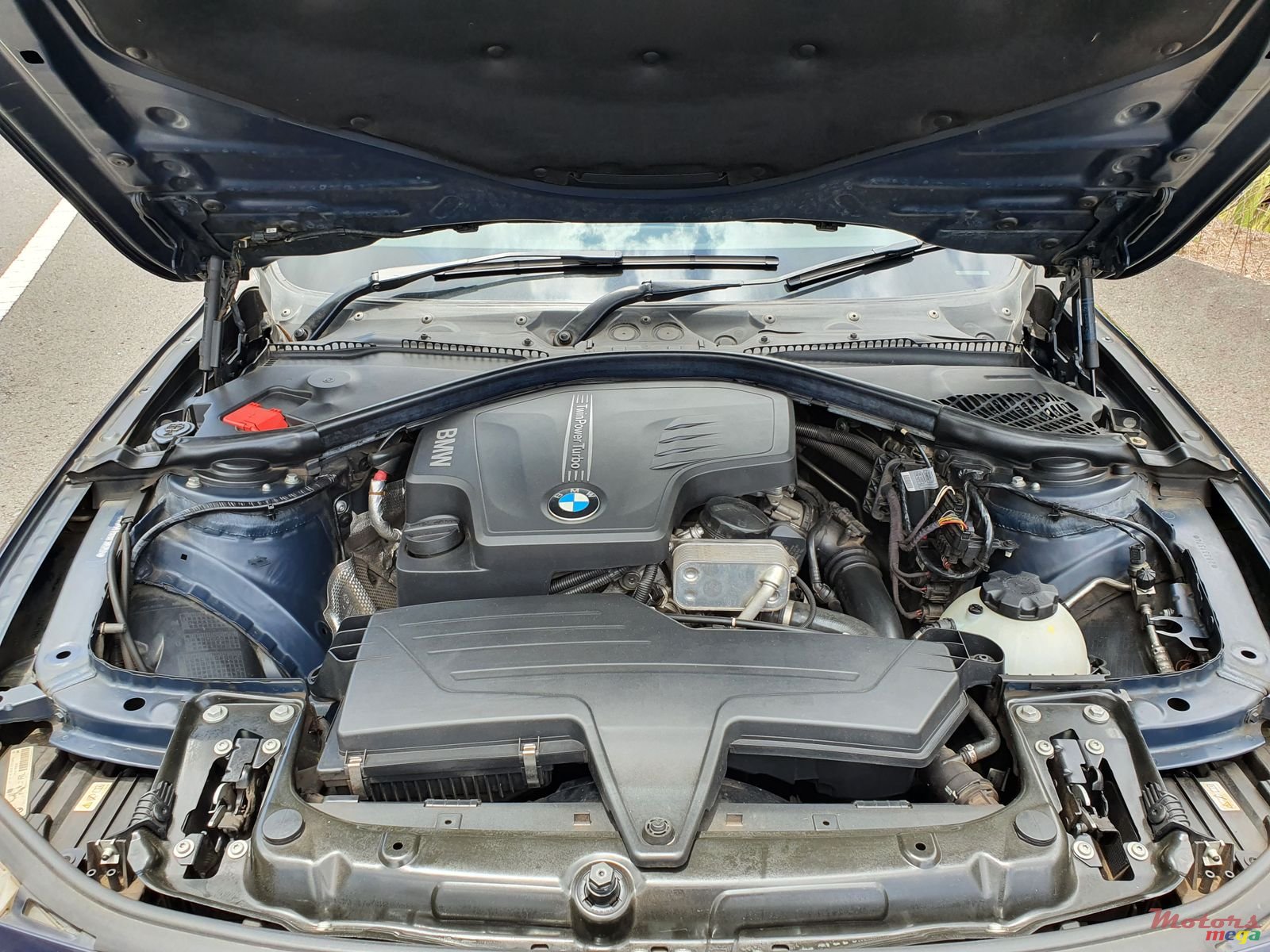 2012' BMW 320 photo #6