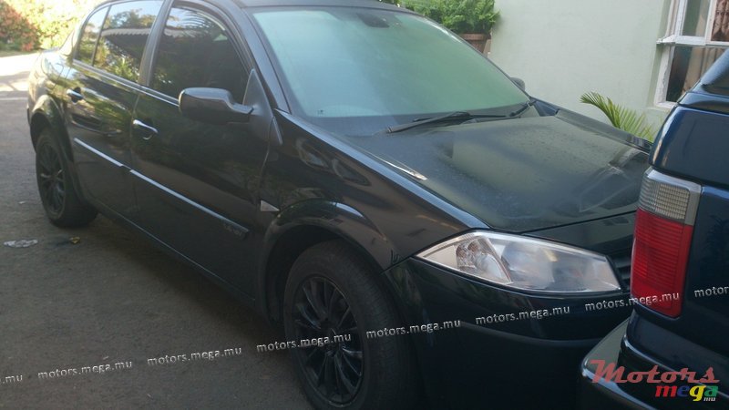 2005' Renault Megane Berline photo #1