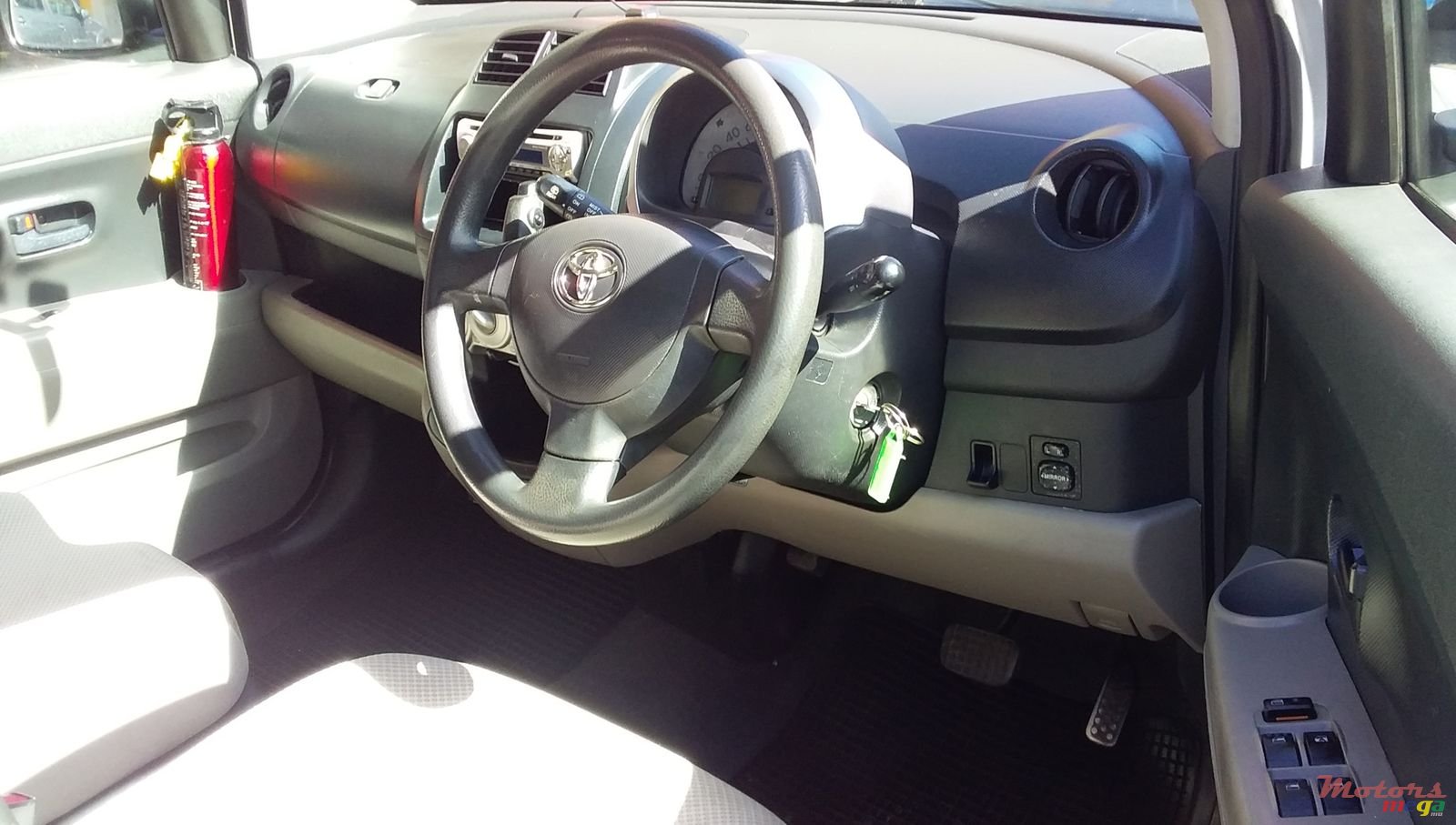 2005' Toyota Passo photo #3