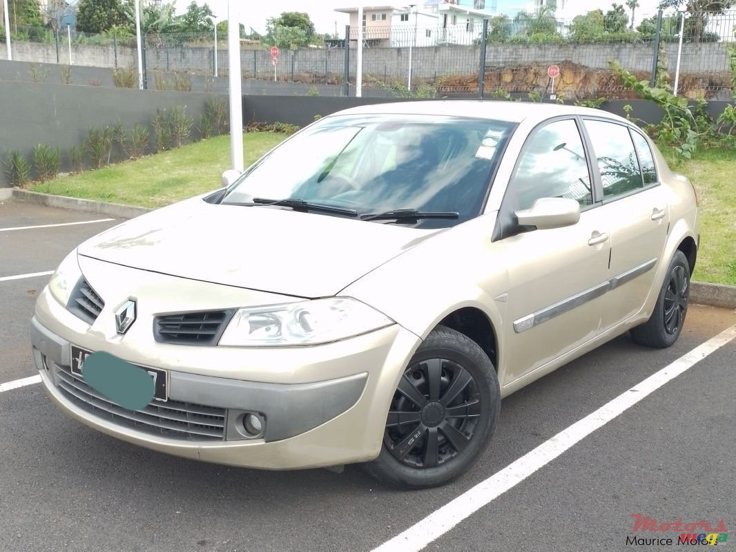 2007' Renault Megane photo #2