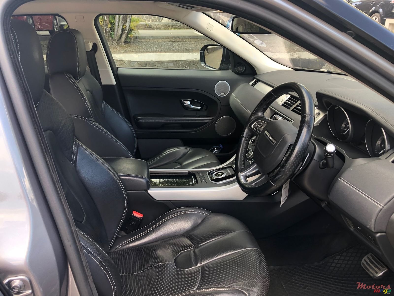 2012' Land Rover Range Rover Evoque photo #5