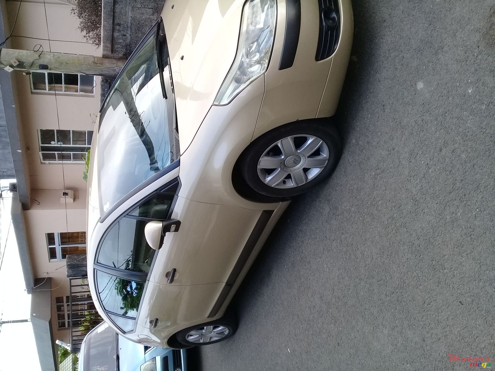 2008' Citroen C4 Picasso photo #7