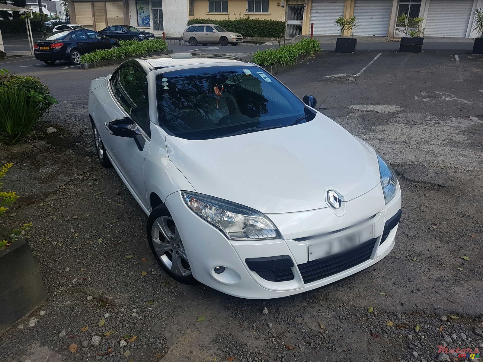 2011' Renault Megane Coupe Cabriolet photo #4