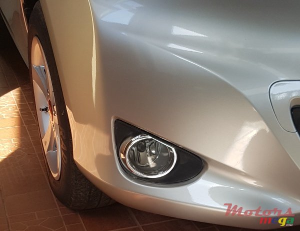 2011' Toyota Vitz photo #1