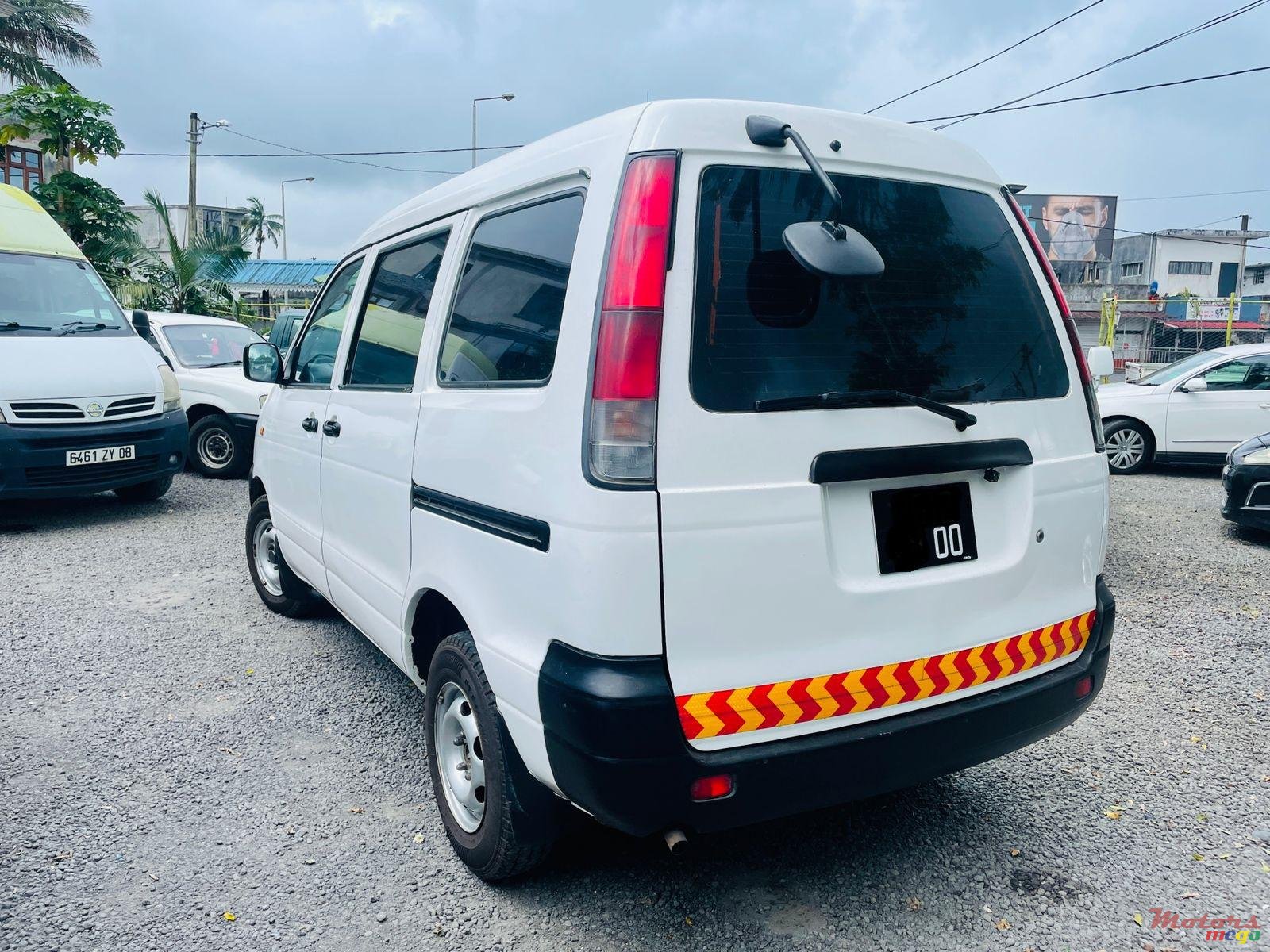 2000' Toyota Town Ace photo #5