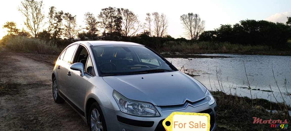 2009' Citroen C4 photo #3