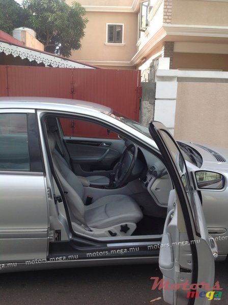 2001' Mercedes-Benz photo #3