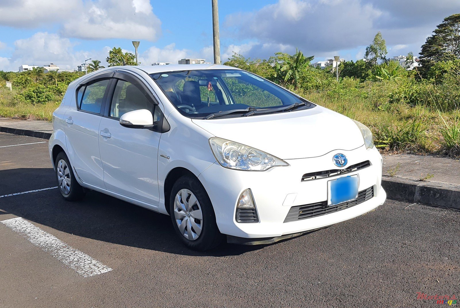 2013' Toyota Aqua photo #1