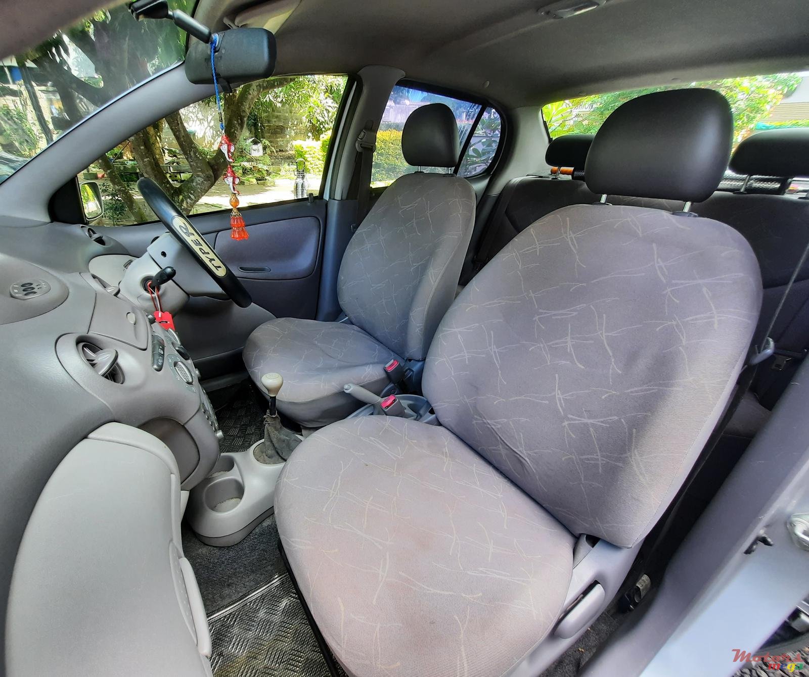 2000' Toyota Platz photo #4