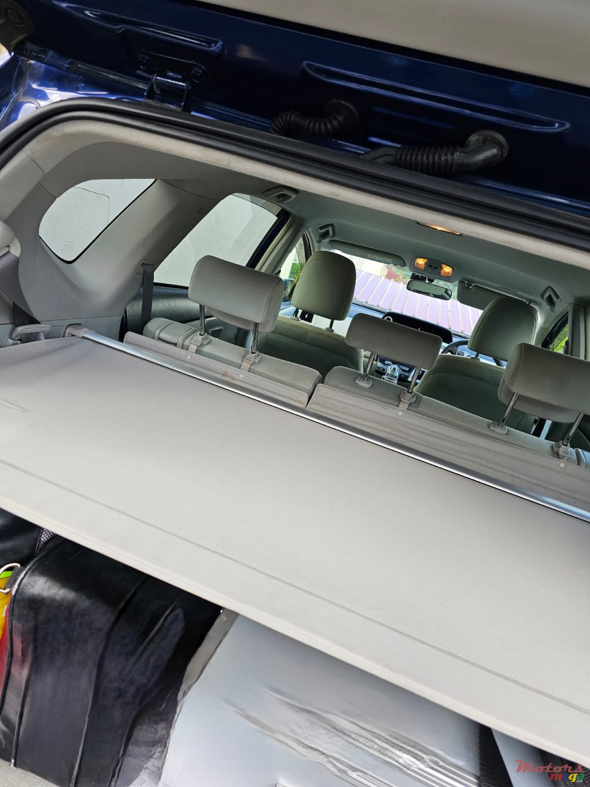 2014' Toyota Prius+ photo #4