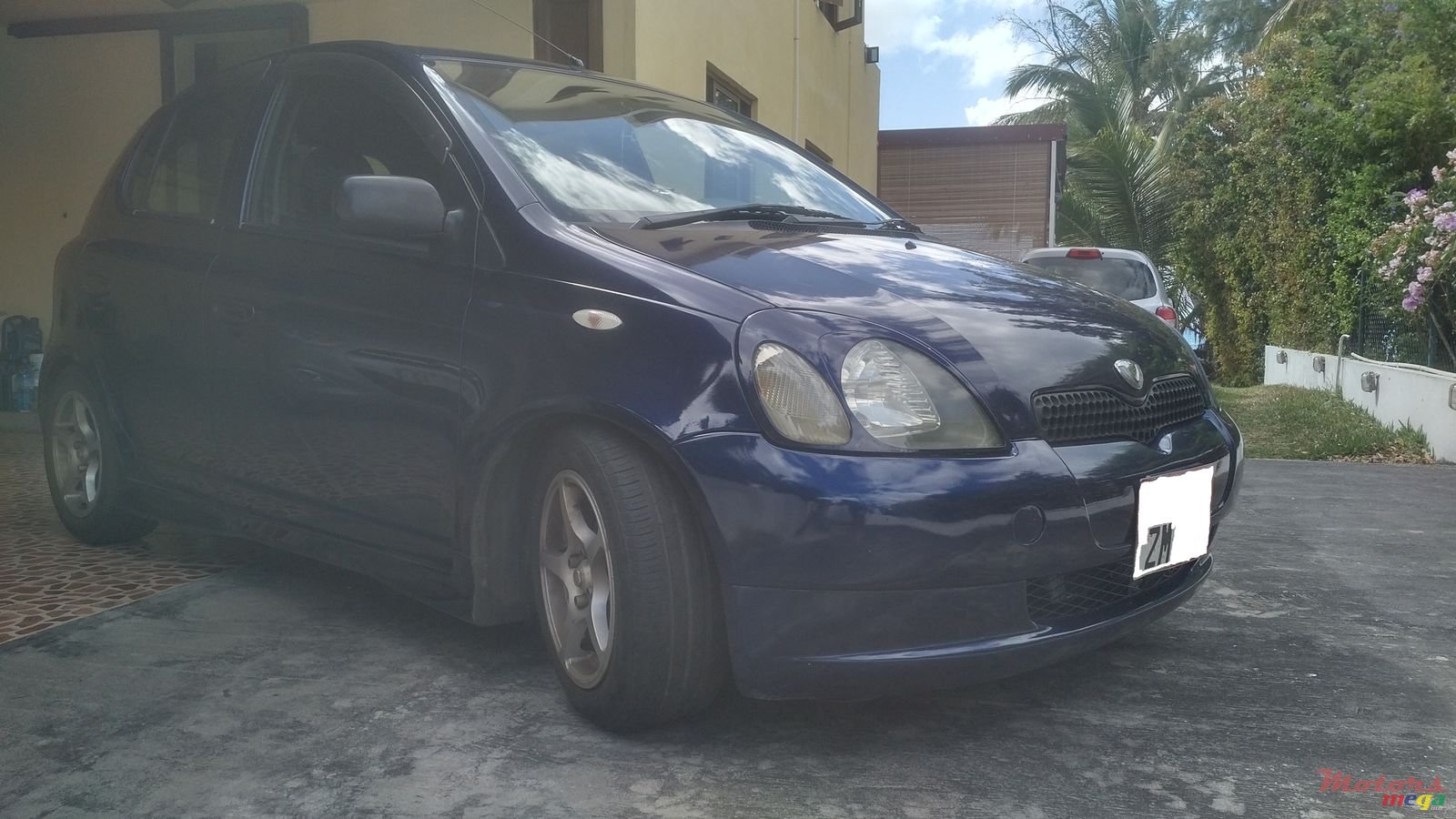 2000' Toyota Vitz photo #2