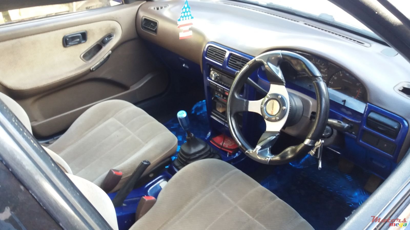 1992' Nissan Sunny photo #4