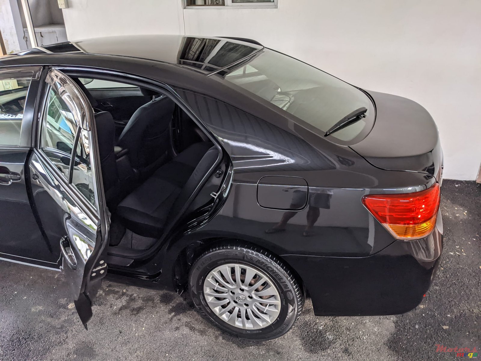 2010' Toyota Allion photo #6