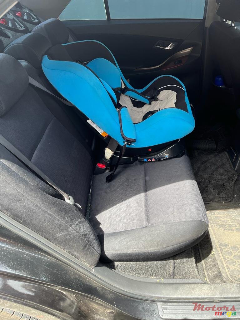 2007' Toyota Allion photo #2