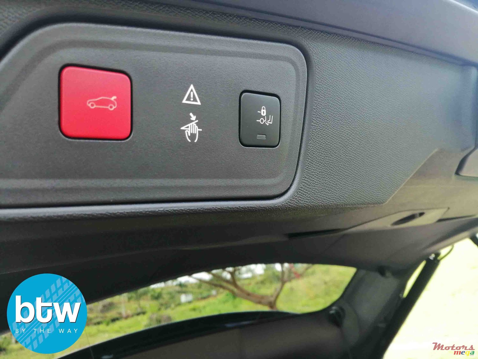 2019' Peugeot 3008 GT photo #4