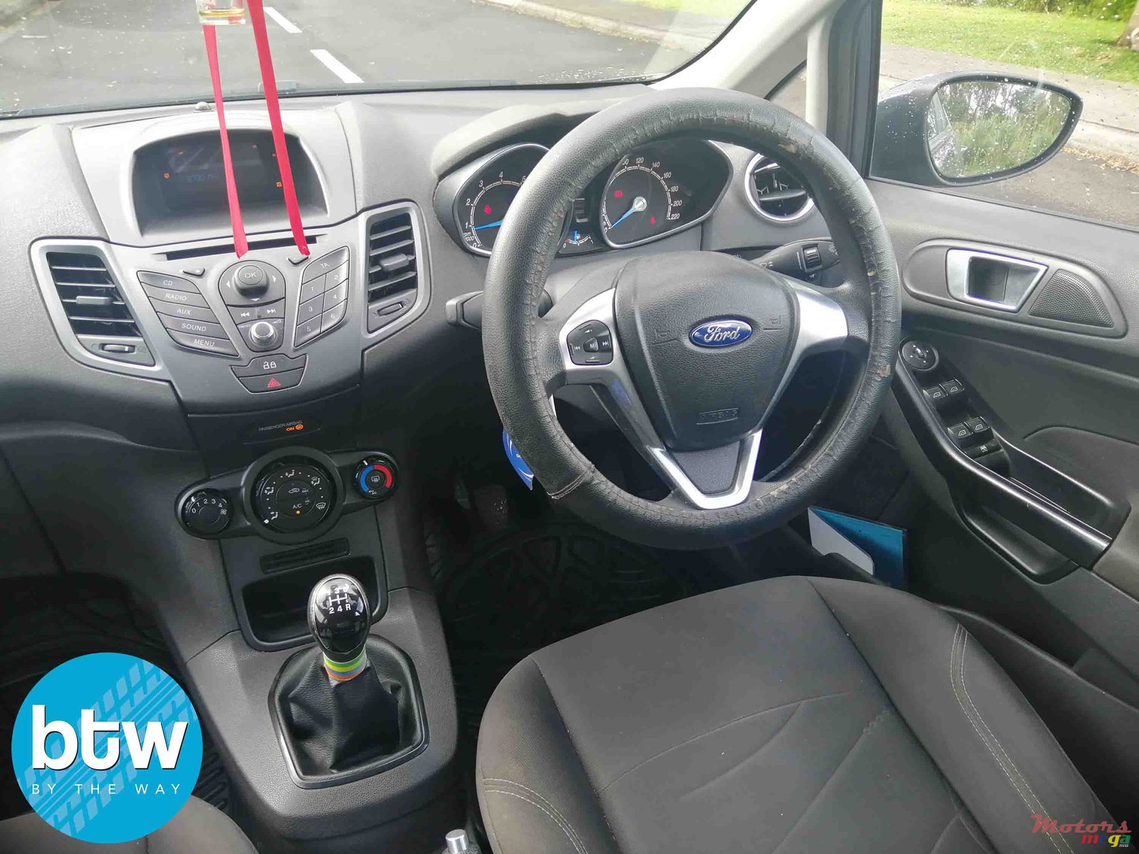 2014' Ford Fiesta photo #6