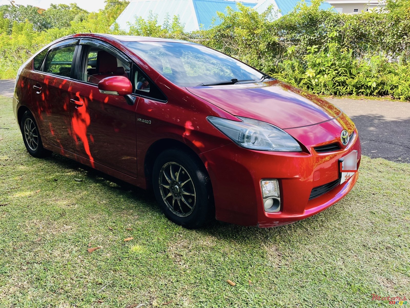 2011' Toyota Prius photo #1
