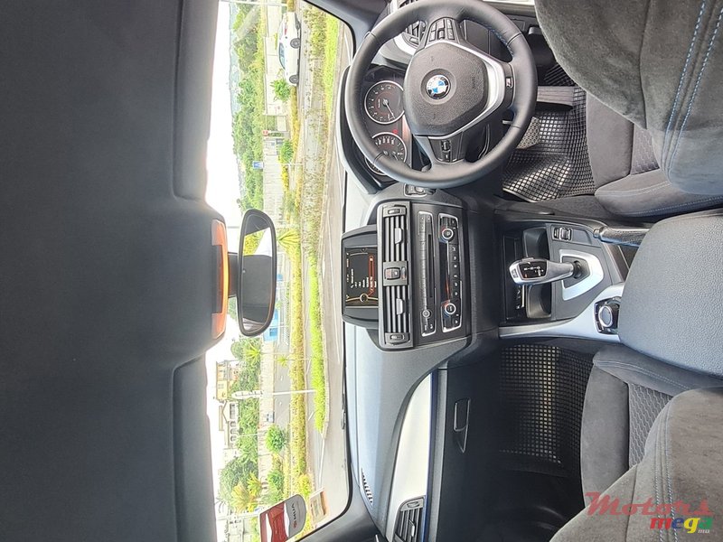 2013' BMW 1 Series 5 Door photo #6