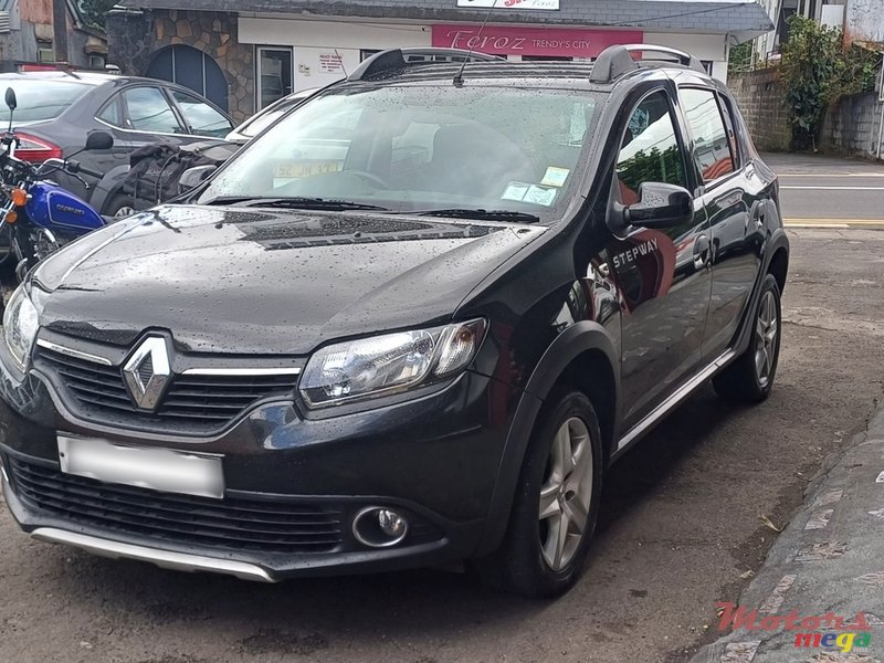 2014' Renault Sandero photo #1