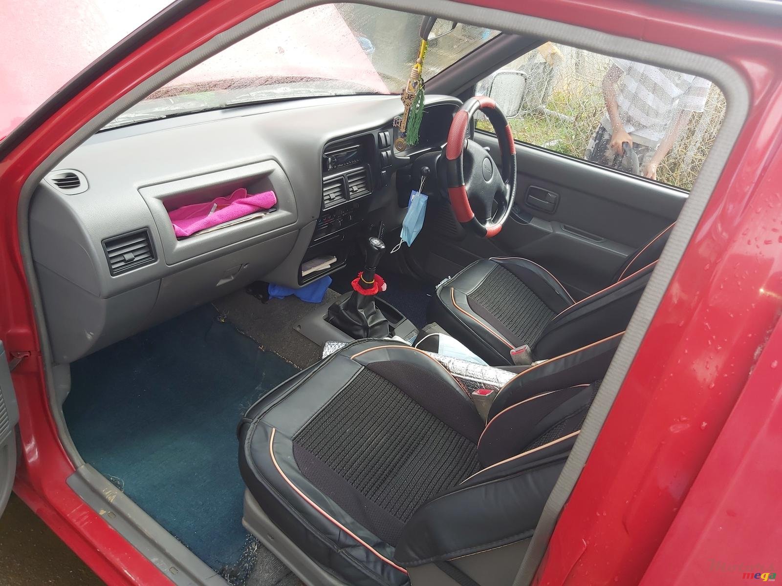 2000' Isuzu photo #4