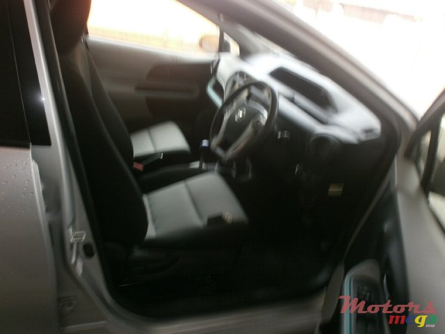 2012' Toyota Prius c aqua photo #4