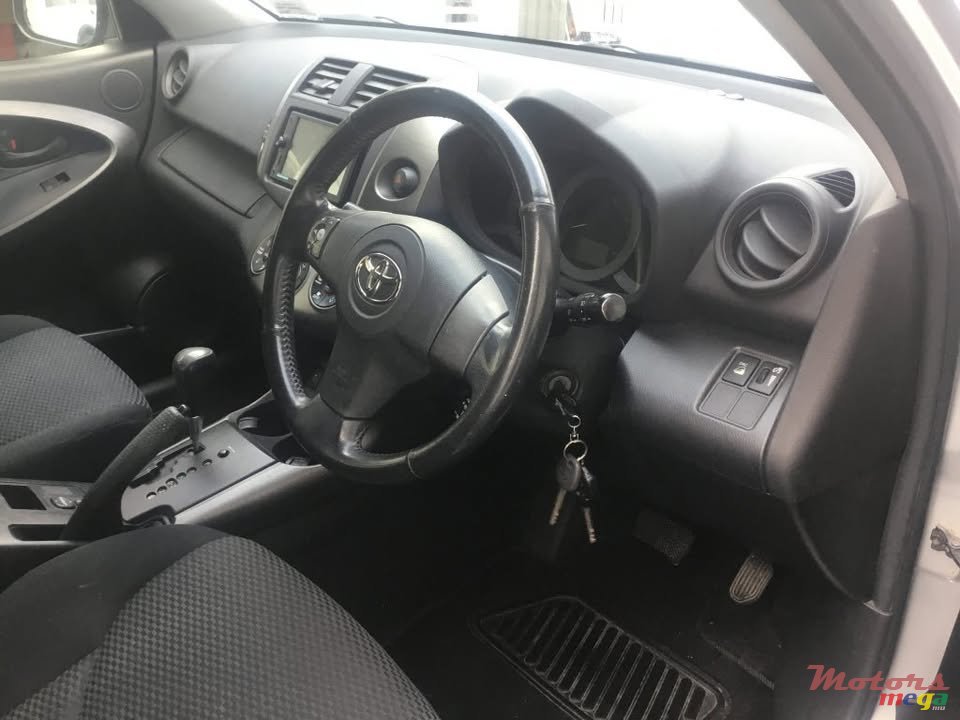 2012' Toyota RAV4 Ltd photo #2