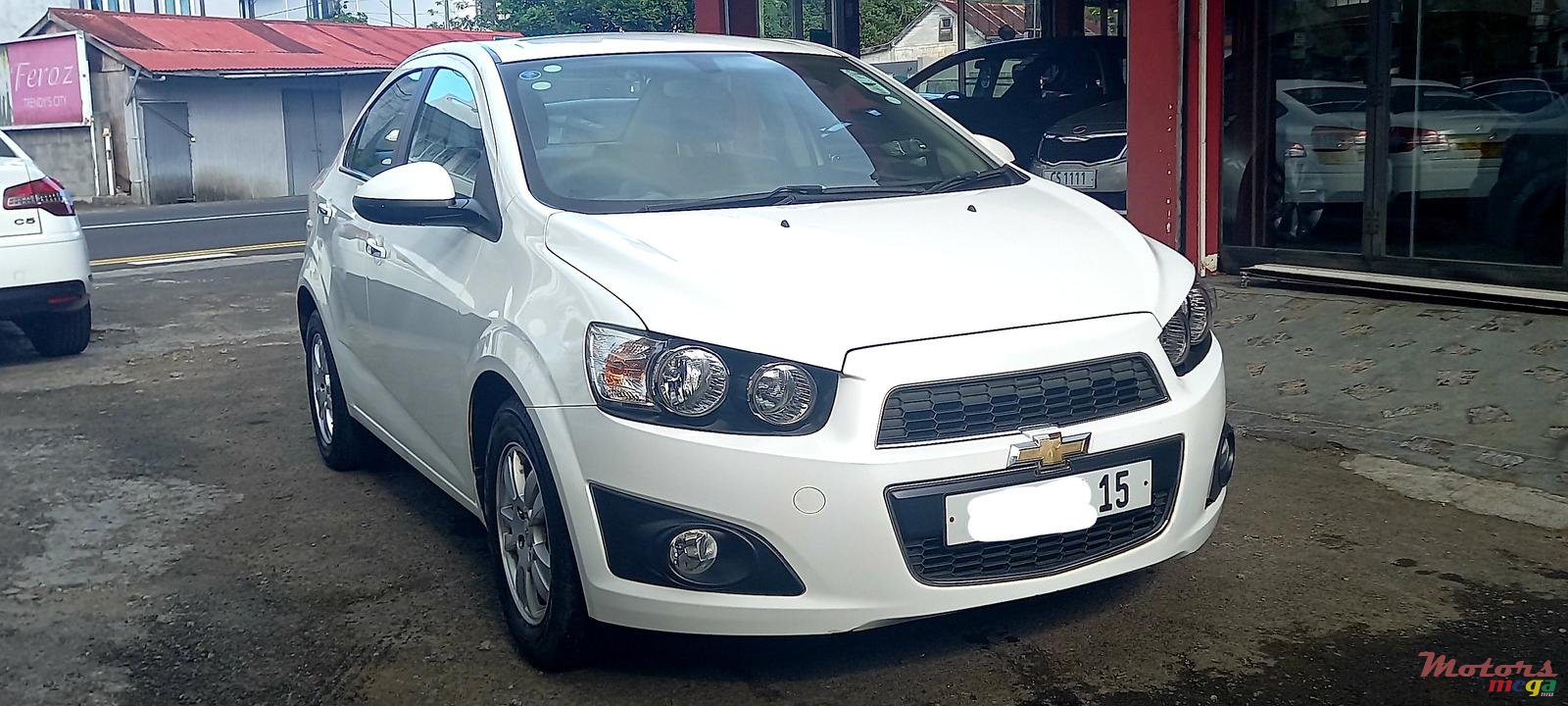 2015' Chevrolet Sonic photo #2